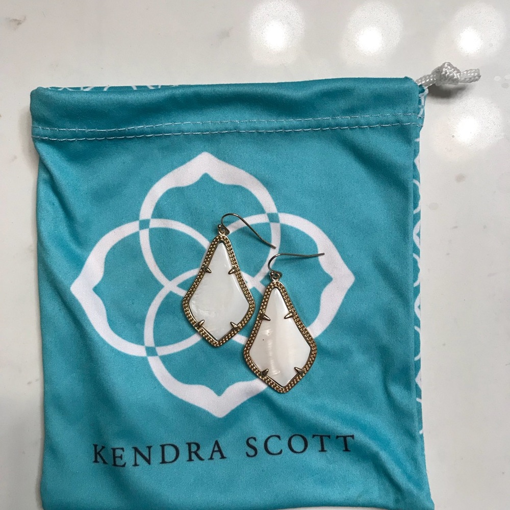 Kendra Scott Alex Gold Drop Earring: White Pearl